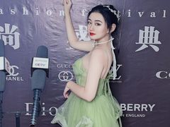 -五一换装自拍馆