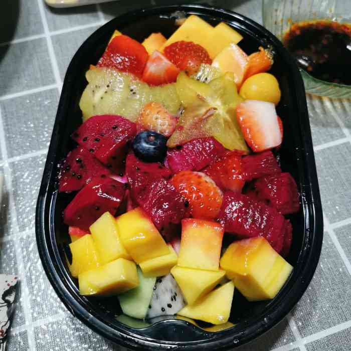 打分 叫的外卖水果捞和柚子 水果捞的水果很新鲜 柚子还没吃 看着还不