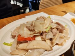 杏鲍菇竹耳爽肉片-十三式重庆江湖菜(金茂览秀城店)