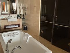 -上海虹桥祥源希尔顿酒店