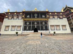 -噶丹松赞林寺