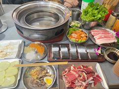 -围炉肉舍•炭烤活鳗•丹东海鲜烤肉(步行街店)