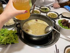 -汤宴·参须肚包鸡(南京路店)