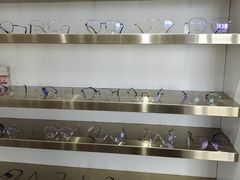 -视野联行眼镜•蔡司•依视路(温江店)