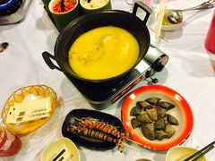 -鲜入围煮花胶鸡海鲜火锅