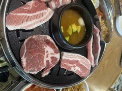 -江南猪肉商会无限续吃(弘大店)