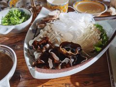 -毛辣果·贵州红酸汤牛肉火锅(西单店)