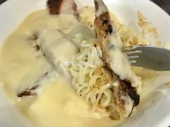 猪颈肉芝士捞公仔面-新记餐厅(香槟大厦店)