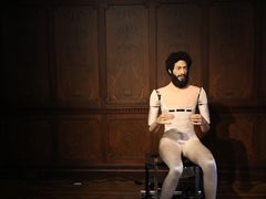 -Nathalie Djurberg与Hans Berg“牛皮纸包裹的月亮”-Prada荣宅当季展览