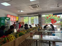 大堂-凤张螺蛳粉·爽口粉(跃进路总店)