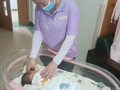 -秋歌护理·月嫂·育儿嫂(浦东医院店)