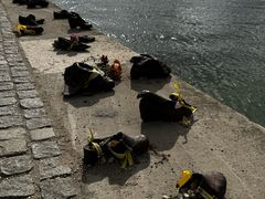 -多瑙河畔鞋履雕塑