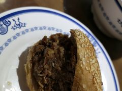 烧饼夹烧牛羊肉-老爆肚满五香烧牛羊肉