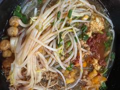 -爆炸头阿姨小四川正宗川味小吃(无任何分店)