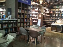 -钟书阁(松江泰晤士小镇店)