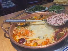 -洱火云南酸菜牛肉火锅(石景山当代商城店)