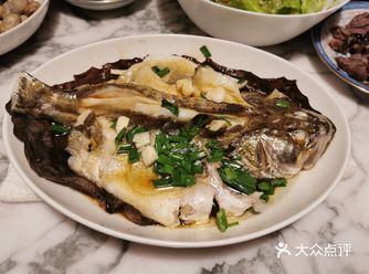 上次在木守酒店里的餐厅里吃到一条 荷塘笋壳鱼很不错