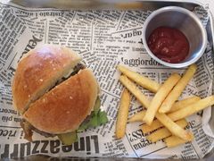 经典牛肉汉堡-仁义涵西餐·咖啡(中华巴洛克店)