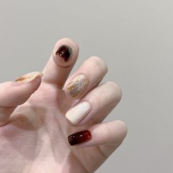 -花岐款式专研健康美甲沙龙