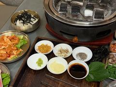 -围炉肉舍•炭烤活鳗•丹东海鲜烤肉(步行街店)