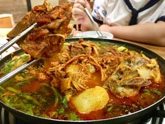 土豆排骨火锅-喇喇排骨火锅·传统韩式脊骨汤(望京西园总店)