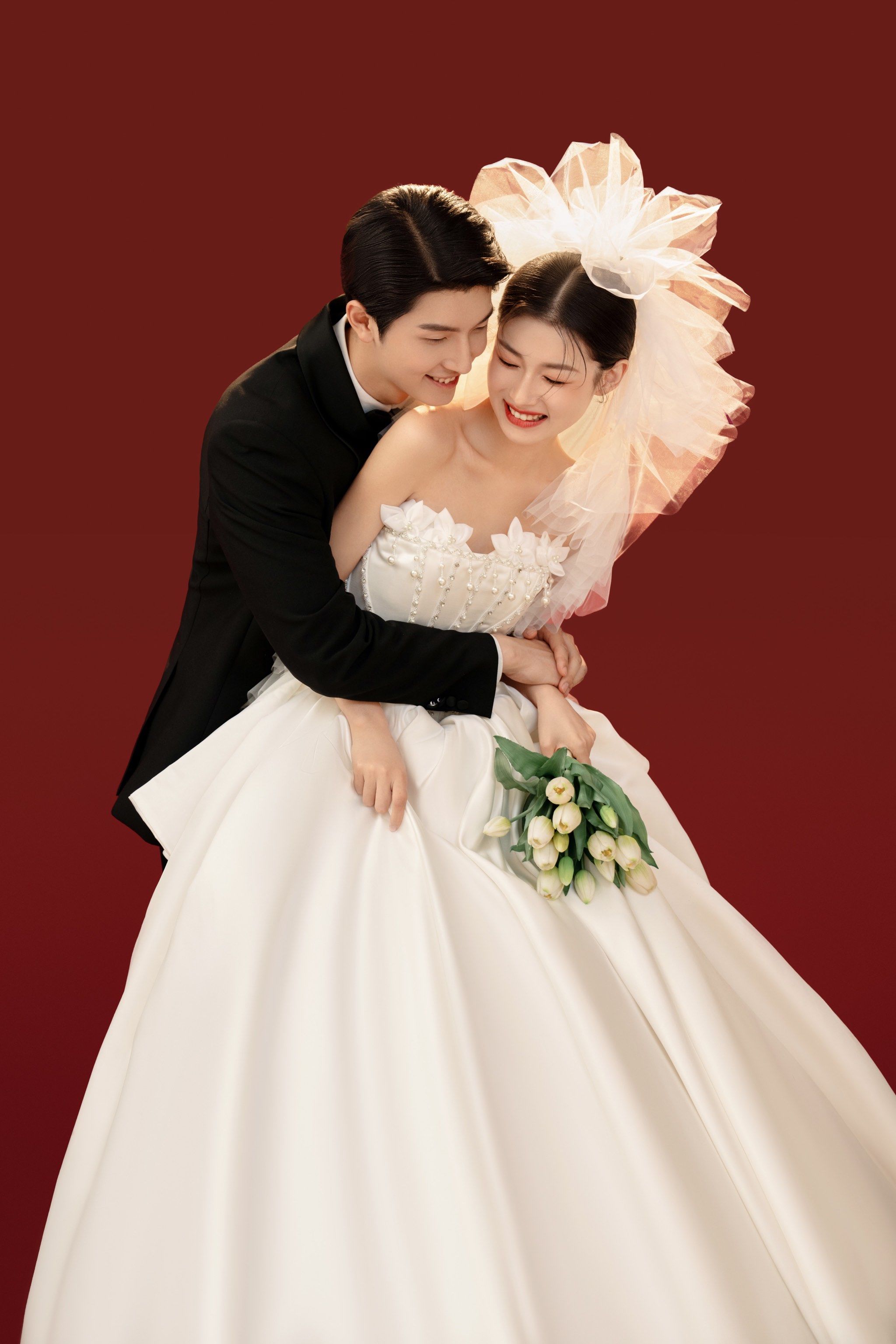 父母都夸赞的红底喜嫁婚纱照