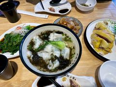 上海荠菜肉馄饨-玖鲜小笼(中山广场店)