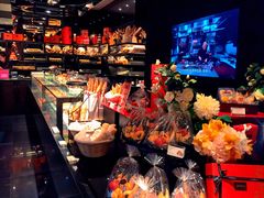 面包甜点陈列柜-Salon de The de Joel Robuchon(外滩18号店)