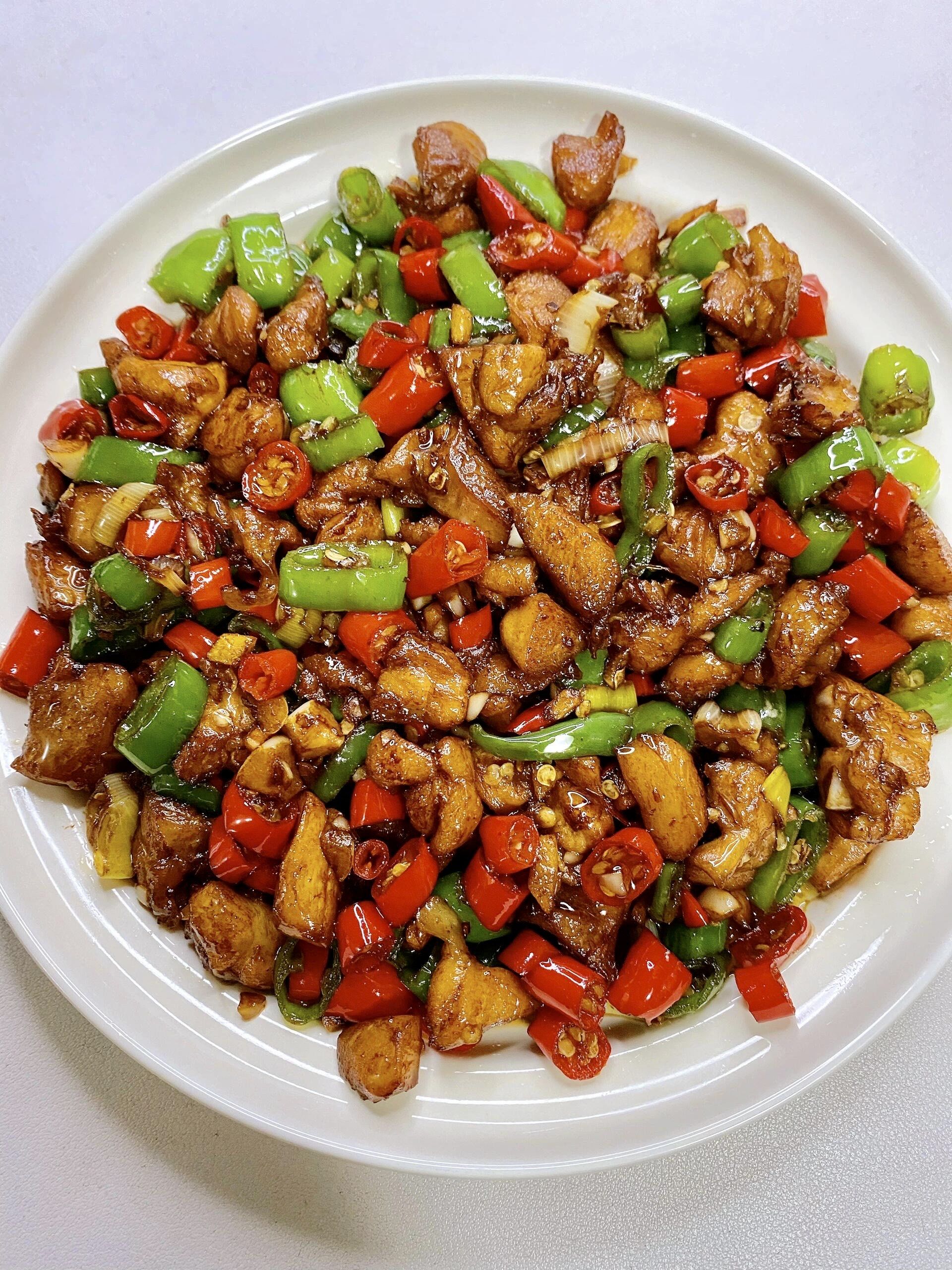 小炒鸡腿肉,香辣入味,巨下饭!