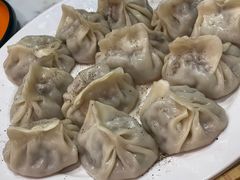 薄皮包子-乡村馕坑肉·烧烤·新疆菜·本地人更爱吃(阿勒泰首店)