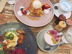 -FLOVIE FLORIST CAFE