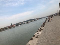 -多瑙河畔鞋履雕塑