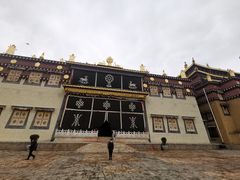 -噶丹松赞林寺