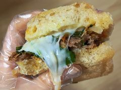 川味花生牛肋肉三明治-PAOPAO Bakery&Café(港汇店)