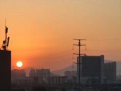 学校操场能清晰的看到日落-福州大学厦门工艺美术学院(集美校区)