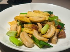 冬笋炒蘑菇-荣轩(新荣记环球金融中心店)
