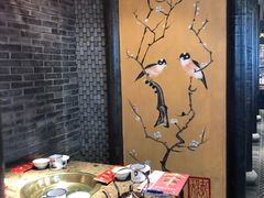 -沪小二炭火蛙锅(淮海中路美食不夜城店)