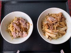 -松树干拌面店