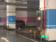 -龙湖虹桥天街-停车场