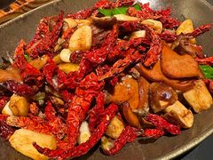 皱皮椒炒牛肝菌-Ameigo梅果·云贵川bistro(长宁来福士店)