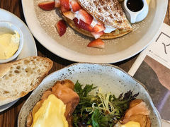 -ROAST coffee & eatery