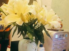 很艳丽的百合花-尚一汤 广东炖汤(金桥国际店)