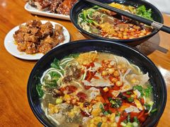 -爆炸头阿姨小四川正宗川味小吃(无任何分店)