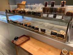 面包甜点陈列柜-吉森Bakery(教育路店)