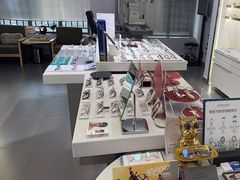 -视野联行眼镜•蔡司•依视路(温江店)