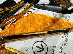 蔻曼黄油红豆锅巴可颂-HOT CRUSH趁热集合·现烤面包(环球港店)