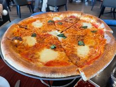马苏里拉披萨-WOLFGANG PUCK KITCHEN & BAR(迪士尼小镇店)