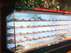 面包甜点陈列柜-马路边边串串香(延庆环球新意广场店)