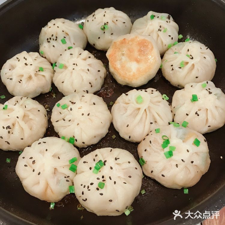 手把手教你做吃不够的牛肉虾仁三鲜水煎包