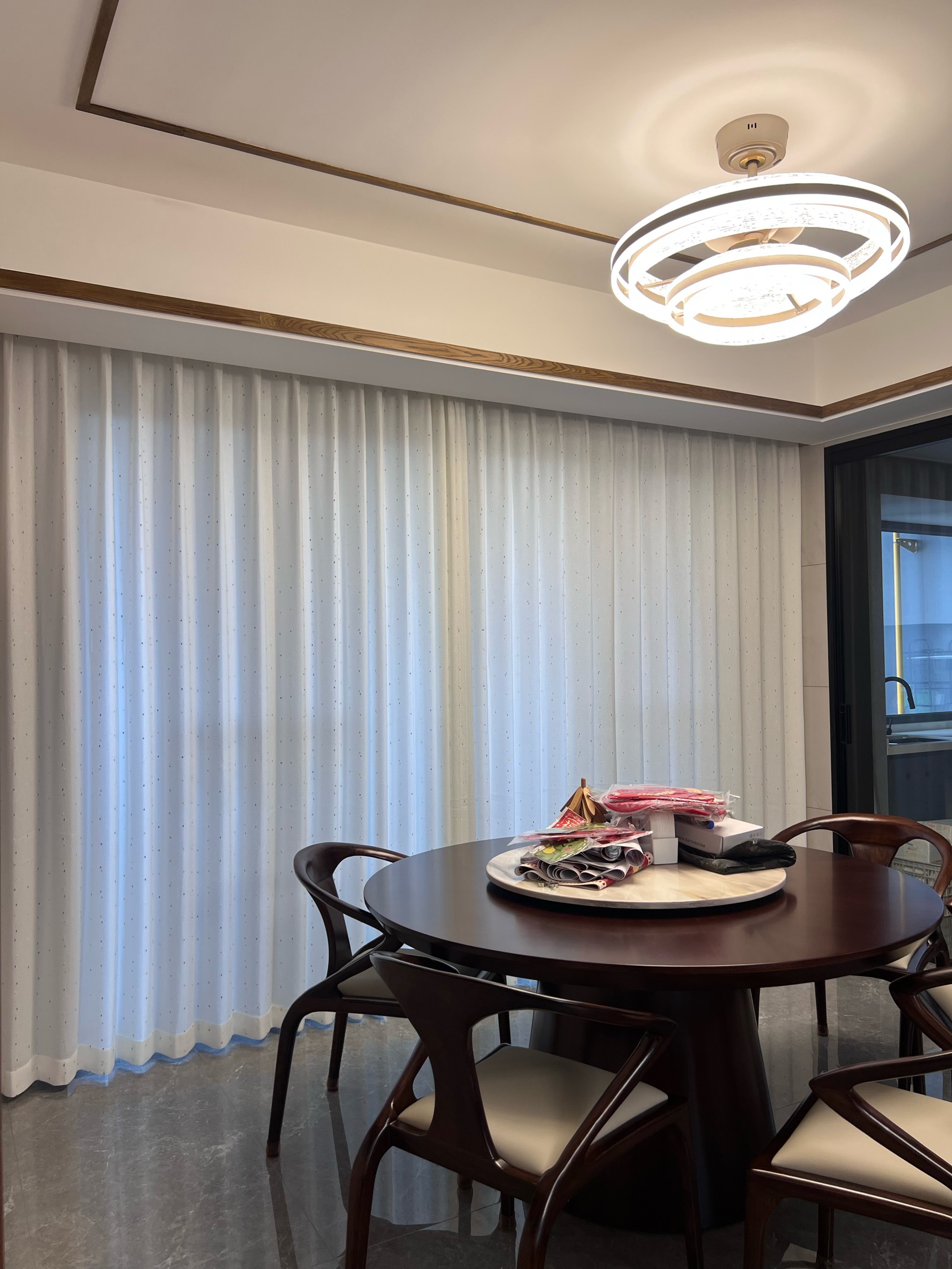 新家装修,餐厅装得了这个纱帘,真的好好看